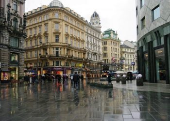 Hiqet bllokimi për personat e vaksinuar kundër koronavirusit në Austri