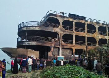 Djegia e tragetit në Bangladesh, mbi 30 të vdekur