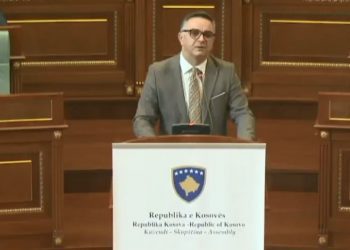 Besnik Tahiri ka një kërkesë për ministrin Latifi