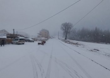 Rrugët e pakalueshme nga bora, ankohen banorët në Rugovë