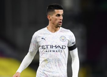 Man City po planifikon kontratë të re për portugezin Cancelo