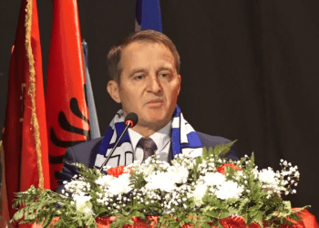 Ferit Idrizi betohet para qytetarëve si kryetar i ri i Vushtrrisë