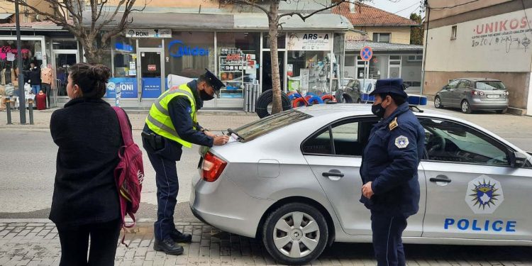 311 gjoba për qytetarët që nuk respektuan masat kundër koronavirusit