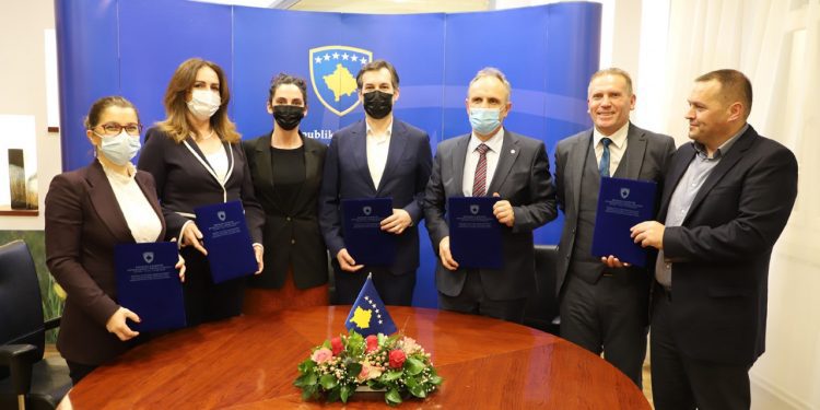 Çeku: Angazhim në fushën e sportit për të formësuar të ardhmen e të rinjëve tanë