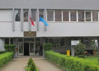 Kryetari i Malishevës ofron parkingun e komunës në shfrytëzim për mërgimtarët