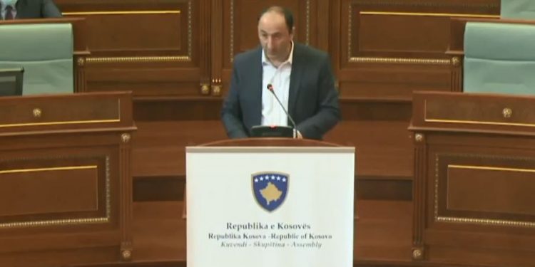 Ministri Aliu flet për rregullimin e rrugës në fshatin Mazgit