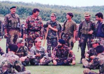 Krasniqi përkujton 23 vjetorin e rënies heroike të Mujë Krasniqit me shokë