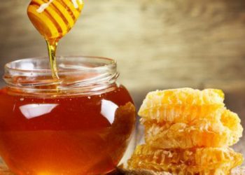 Trajtimet me mjaltë për të mbrojtur fytyrën në dimër