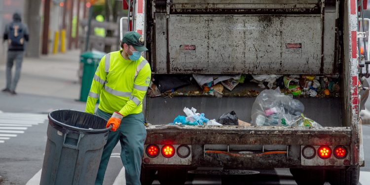 A e dini sa paguhet një punëtor i mirëmbajtjes së ambientit në Norvegji?
