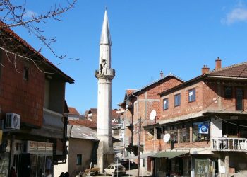 Rahovec, mosmarrëveshje për bllokim të rrugës, kanoset me armë një person