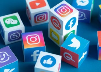 Jeta në internet, ja për çfarë gënjejmë më shumë në rrjetet sociale