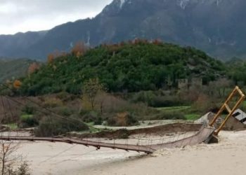 Shqipëri, lumi Vjosa del nga shtrati, përmbyten disa shtëpi në fshatra të Vlorës