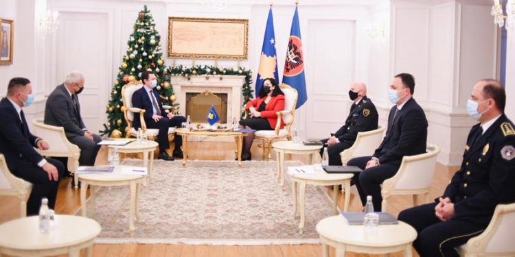 Osmani priti në takim drejtues të institucioneve të sigurisë për raportim të fundvitit