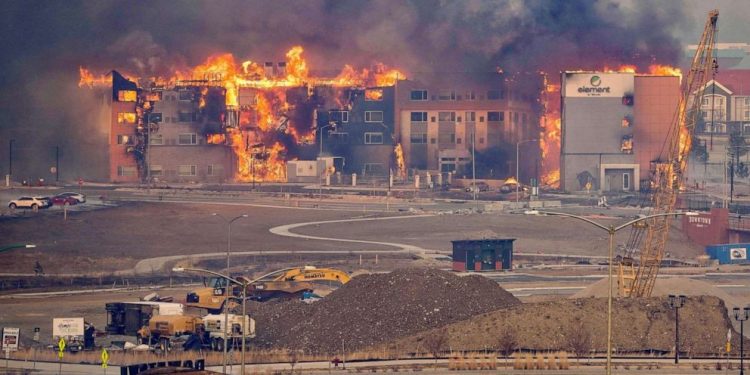 Kolorado, zjarret po rriten me shpejtësi të madhe