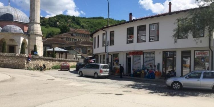 Një qytetare nga Kaçaniku gjen para në rrugë, i dorëzon në Polici