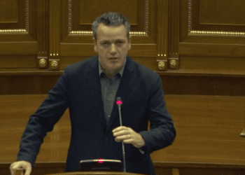 Gashi-Kurtit: Kam frikë për frikën tënde që po e reflekton në Kuvend
