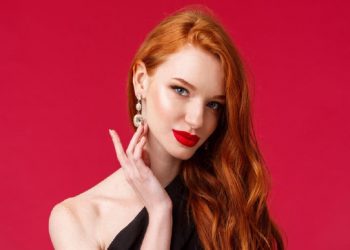 Simbiozë e përsosur e grimit, buzëkuq dhe laps i të njëjtit ton