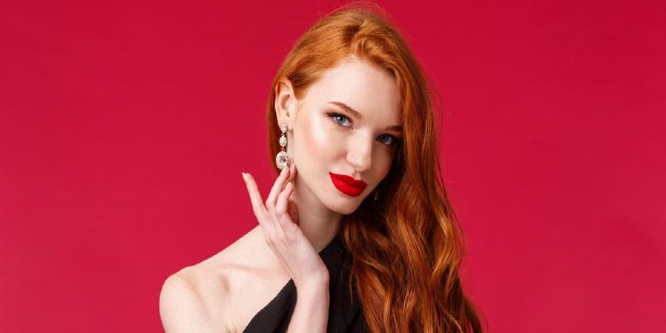 Simbiozë e përsosur e grimit, buzëkuq dhe laps i të njëjtit ton