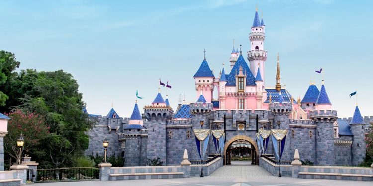 Cila është mosha e duhur për t’i çuar fëmijët tuaj në Disneyland?