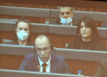 Simiq në seancën për referendumin: Parlamenti duhet të simbolizojë demokracinë