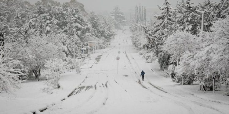 Bora mbulon Athinën, ishujt grekë dhe Stambollin