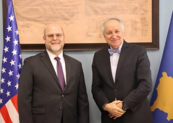 Latifi takohet me ambasadorin Hovenier, e uron për fillimin e misionit të tij në Kosovë
