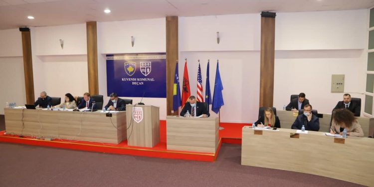 3 shkolla në Deçan po vijojnë mësimin online, shkak rritja e rasteve me koronavirus