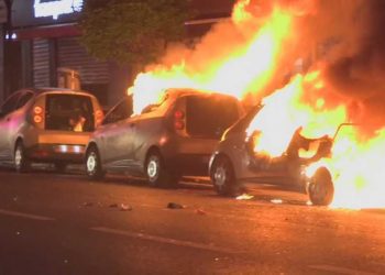 Francezët djegin mbi 870 makina gjatë ndërrimit të viteve