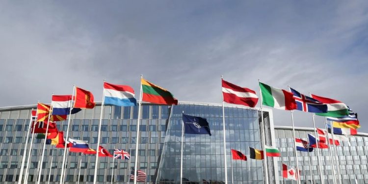 NATO-ja dërgon përforcime në Evropën Lindore