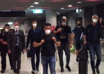 Gjokoviq kthehet në Beograd, rivendosja e vizës së tij u refuzua