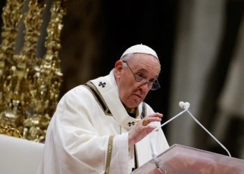 Papa Françesku dhuron 100 mijë euro për emigrantët në kufirin polako-bjellorus