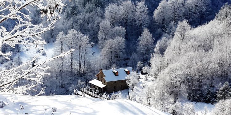 Edi Rama fillon të dielën me pamje mahnitëse nga pika turistike e Dardhës
