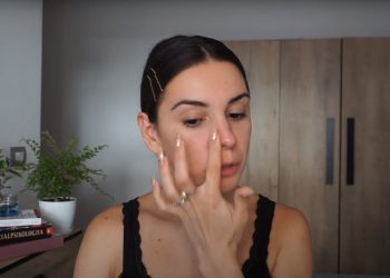 Disa mënyra si t’i hiqni qafe pikat e zeza në fytyrë