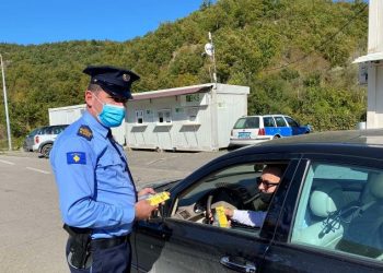 Vjen nga Zvicra me veturë pa targa, ndalohet nga Policia e Kosovës