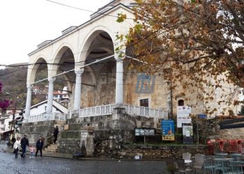 Gjuan me armë zjarri dhe i poston videot në rrjetet sociale, arrestohet prizrenasi 