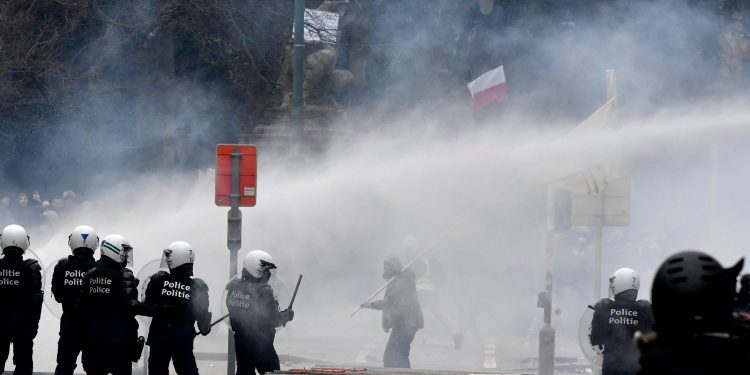 Bruksel, 70 persona arrestohen dhe protestuesit shpërndahen me gaz lotsjellës