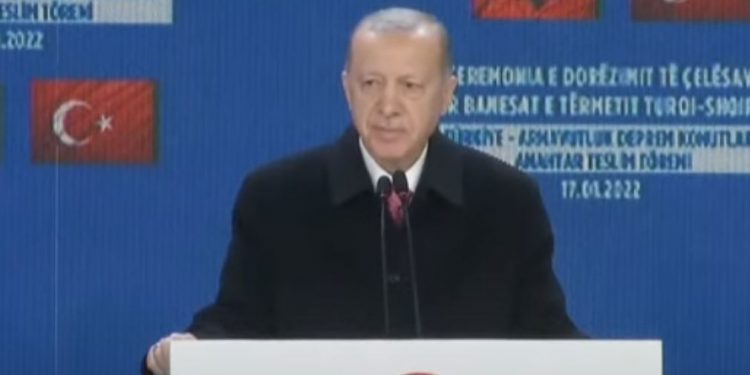 Erdogan dorëzoi 522 banesa, kjo është shuma për rindërtimin e tyre