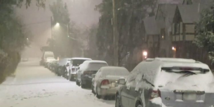 SHBA goditet nga një stuhi e madhe bore, 5 shtete shpallin gjendje emergjente