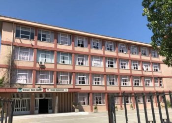 Rihapen të gjitha shkollat në Shqipëri