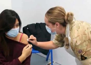 Në spitalet britanike mungojnë punonjësit shëndetësorë, ndihmojnë ushtarët