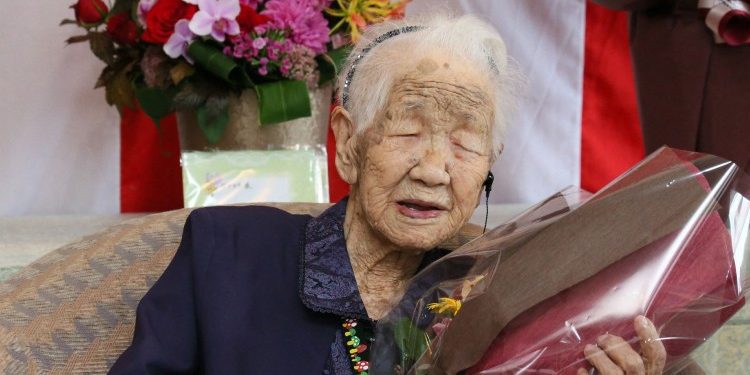 Personi më i vjetër në botë feston ditëlindjen e 119-të në Japoni