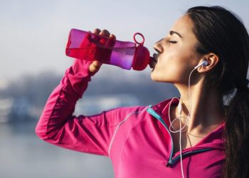 Si ta kuptoni që duhet të filloni urgjent të pini më shumë ujë