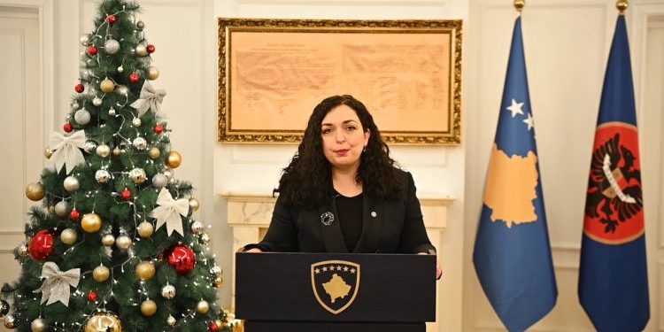 Presidentja Osmani uron Krishtlindjet ortodokse