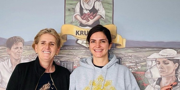 Yllka Gashi për Fahrije Hotin: Grua e çeliktë, inspirim për çdo gjeneratë!