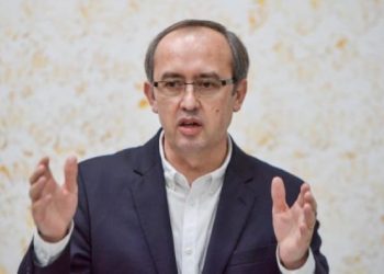 Hoti, ngushëllon familjën e policit që humbi jetën në një incident më armë zjarri