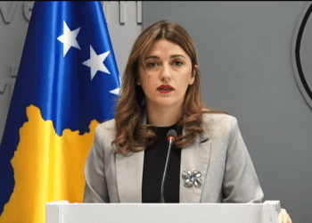 Haxhiu: Lirimi i 2 shtetasëve të Serbisë për emblema të UÇK-së vendim i quditshëm