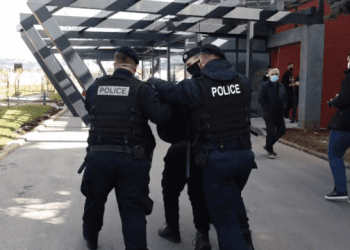 Lirohet kameramani i cili u arrestua derisa po kryente punën e tij