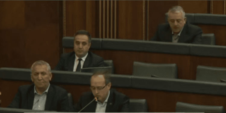 Hoti-Qeverisë: Fokusin duhet ta ktheni te punësimi!