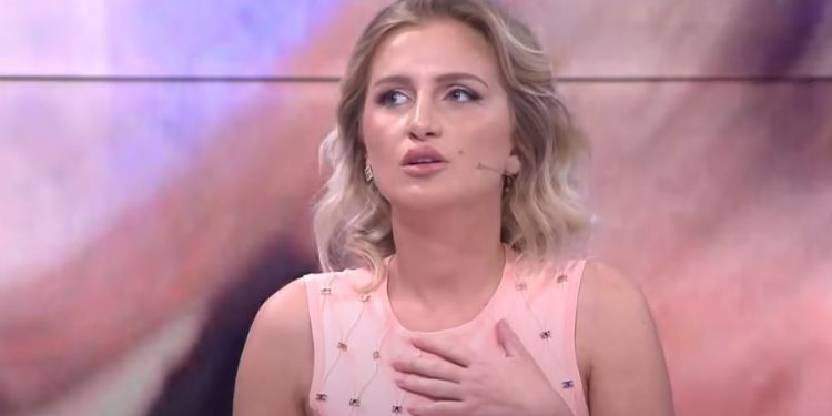 Beniada bën be ‘’për kokë të zotit’’ edhe jashtë shtëpisë së BBV, plasin të qeshurat