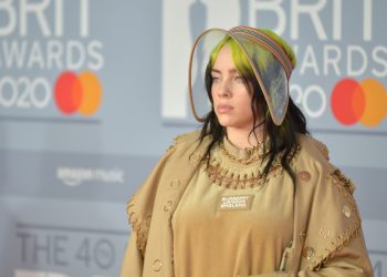 Eilish bën gjestin fisnik, shpëton fansen me probleme në frymëmarrje